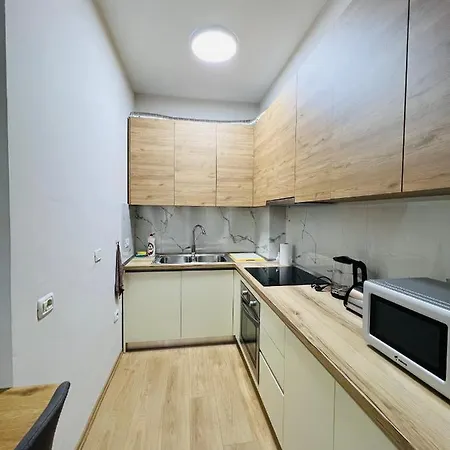 Lovely Apartment, Free Parking * Tirana