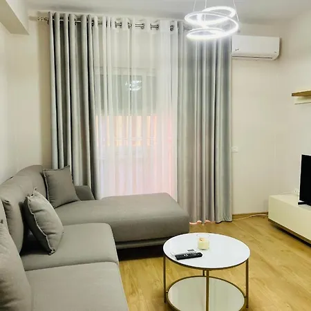 Διαμέρισμα Lovely Apartment, Free Parking Τίρανα
